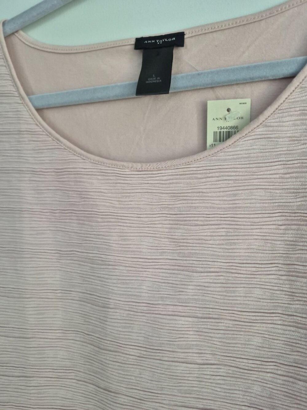 Ann Taylor Sleeveless Textured Shell – Pink – Size L - NWT - Picture 2 of 7